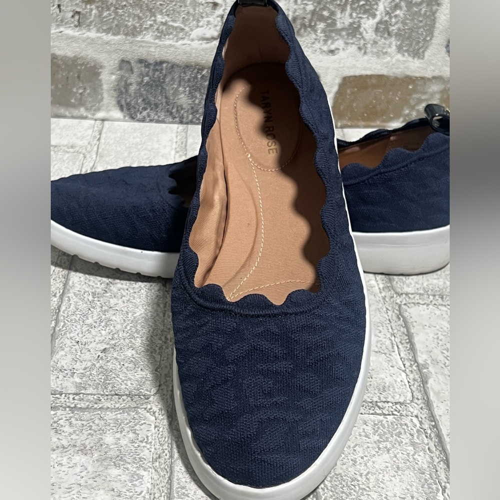 Taryn Rose Slip-Ons shoes/slip on sneakers shoe blue size 8 canvas